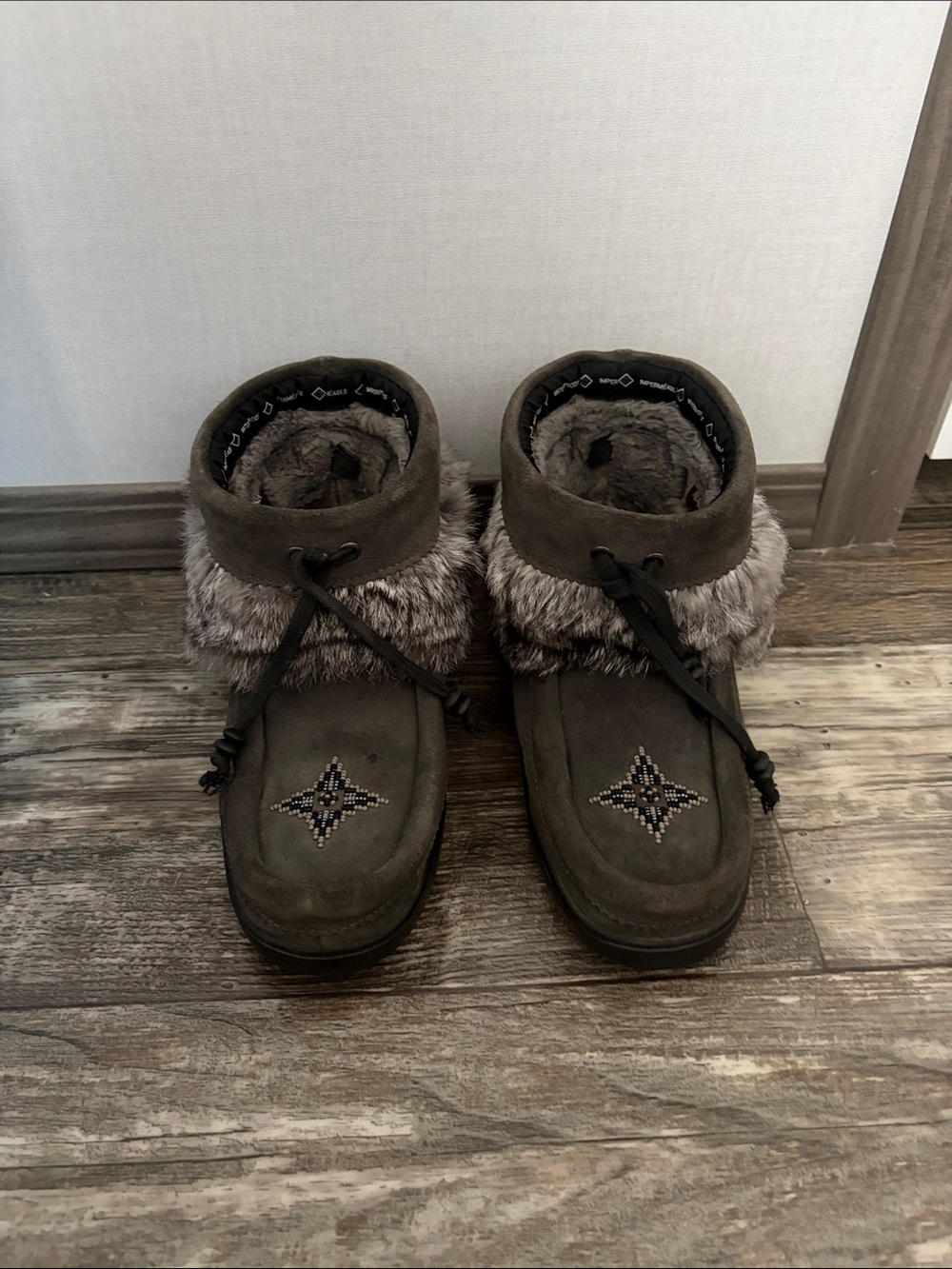 Manitobah Mukluks - Grey
